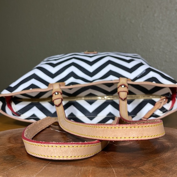 DOONEY & BOURKE CHEVRON LARGE SHOPPER TOTE - Picture 12 of 16